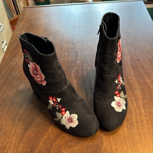 American Eagle Outfitters crazy beautiful worn twice booties - Picture 2 of 7